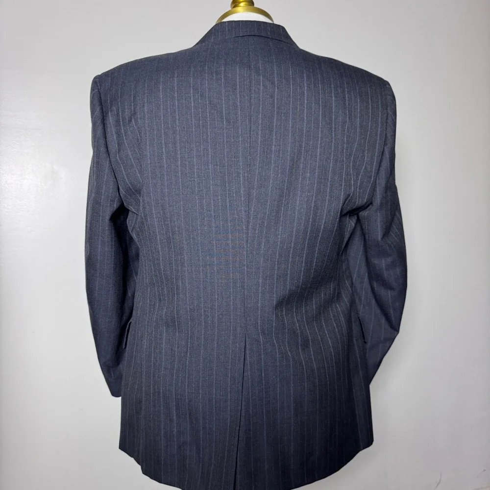 Hart Schaffner Marx Suit Mens 42S 34W Gray Pinstripe Wool Blend Two Button